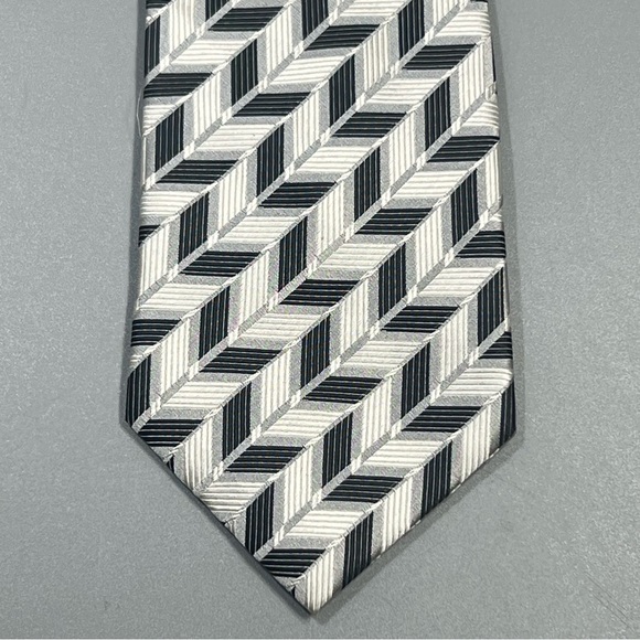 Zillioni Collezioni Other - Zillioni Collezioni Hand Made Silk Men's Neck Tie Geometric Pattern Black White